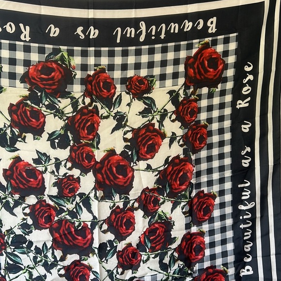 Clever carriage company  💯 silk scarf 46”x 46” nwot beautiful as a rose - Picture 3 of 15